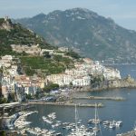 Tassista aggredisce due turisti ad Amalfi: Comune gli revoca licenza per 10 giorni