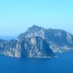 Nel Golfo di Napoli, sulla rotta Capri-Ischia, incontro ravvicinato con le balene