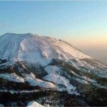 La neve imbianca il Monte Faito, il Vesuvio ed Ischia