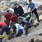 Ischia, ritrovato cadavere di donna sugli scogli di Forio: incidente o suicidio?