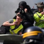 Primo maggio, a Parigi in piazza gilet gialli: scontri e feriti, oltre 200 fermi