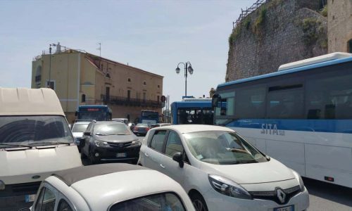 Costiera caos viabilità, autisti SITA annunciano sciopero contro Sindaci: «Hanno deciso di farci “morire” nel traffico»