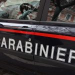 Rumeno colpisce carabinieri con barra di ferro, arrestato