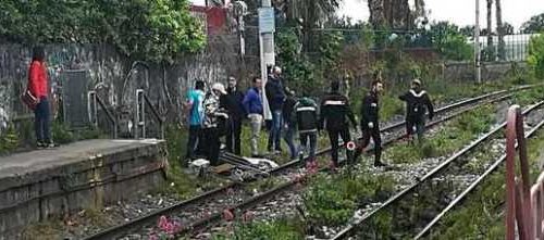 Donna ferita gravemente nel Napoletano: resta incastrata tra le porte del treno