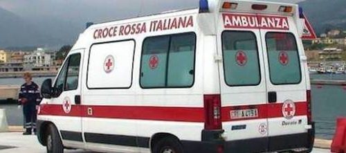 Stop alle ambulanze in traghetto, il sindaco di Capri dispone l’imbarco