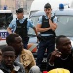Denuncia la Ong Medecins du Monde «Migranti rinchiusi nei container al confine in Francia»