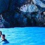 Capri: bagni proibiti nella Grotta azzurra, ai turisti lombardi5mila euro di multa
