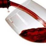 Il vino rosso potrebbe essere la cura contro il Covid-19