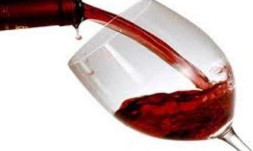 Il vino rosso potrebbe essere la cura contro il Covid-19