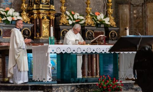 Monsignor Alfano: “Non ci scoraggiamo, guardiamo i fratelli come compagni di viaggio e mai come ostacoli”