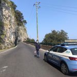 Tentano di rubare un motorino ad Anacapri: la polizia interviene, un arresto e tre denunce