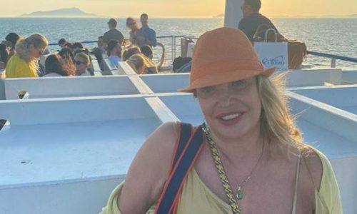 Capri, incidente in barca per Simona Izzo: “Sto bene ma ora mi muovo con una stampella”