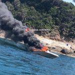 Si incendia un motoscafo nella Baia di Puolo (Video)