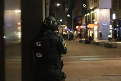 Attacco a Vienna, feriti e morti. Governo: “Terrorismo”
