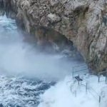 La tempesta perfetta, l’isola di Capri investita dalla violenza delle mareggiate. Il video