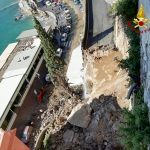 Frana paurosa ad Amalfi, SS163 interrotta (Foto)