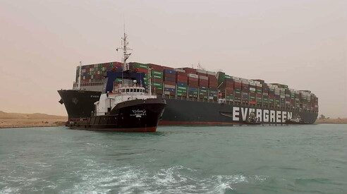 Suez, disastro Ever Given: manovre errate ed equipaggio rischia arresto