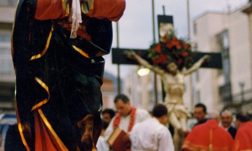 L’antica e bella tradizione locale: “Il fazzoletto dell’Addolorata a Trinità”