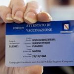 Campania, ai cittadini con la green pass meno restrizioni