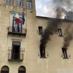 Amalfi, incendio nel Municipio dalle stanze dell’anagrafe