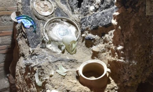Scavi Pompei, ritrovato armadio ligneo con stoviglie (Video)