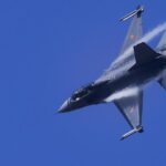 Ucraina, Olanda e Danimarca forniranno F-16. Zelensky: “Decisione storica”