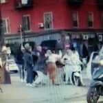 Violenta rissa tra due donne in pieno giorno (video)